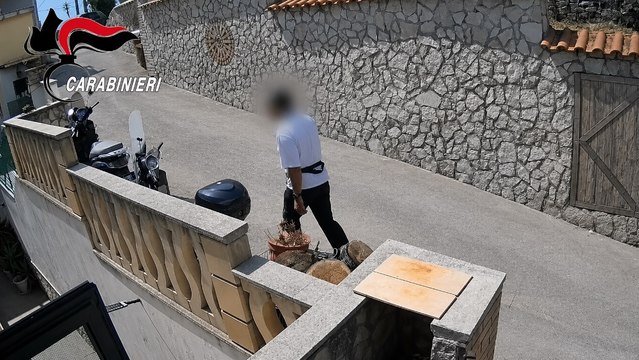 Catanzaro - Finto carabiniere al telefono, anziana nel mirino: due arresti (16.06.26)
