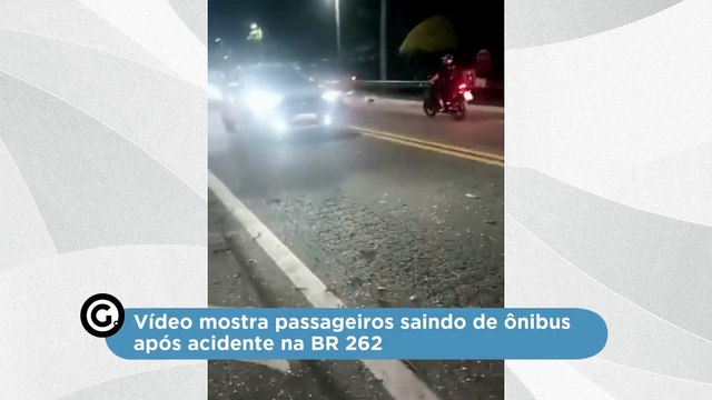 Vídeo mostra passageiros saindo de ônibus após acidente na BR 262