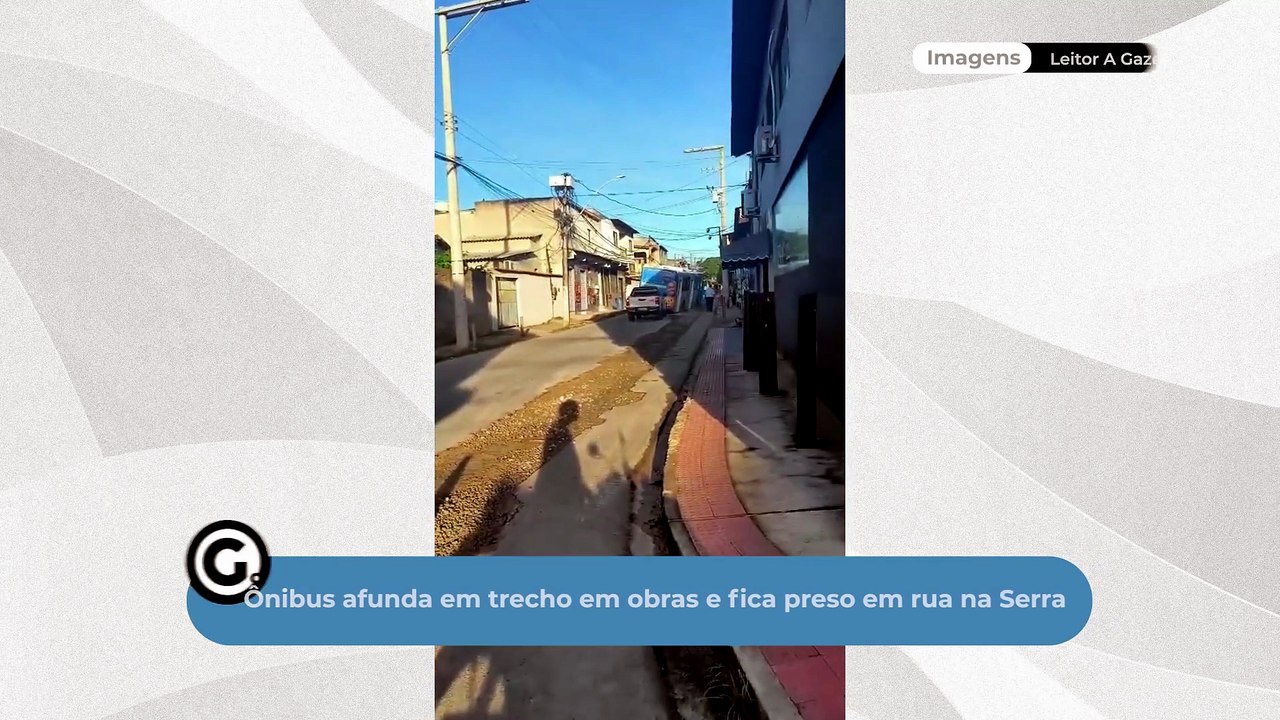 Ônibus afunda em trecho em obras e fica preso em rua na Serra