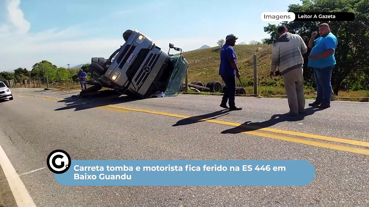 Carreta tomba e motorista fica ferido na ES 446 em Baixo Guandu