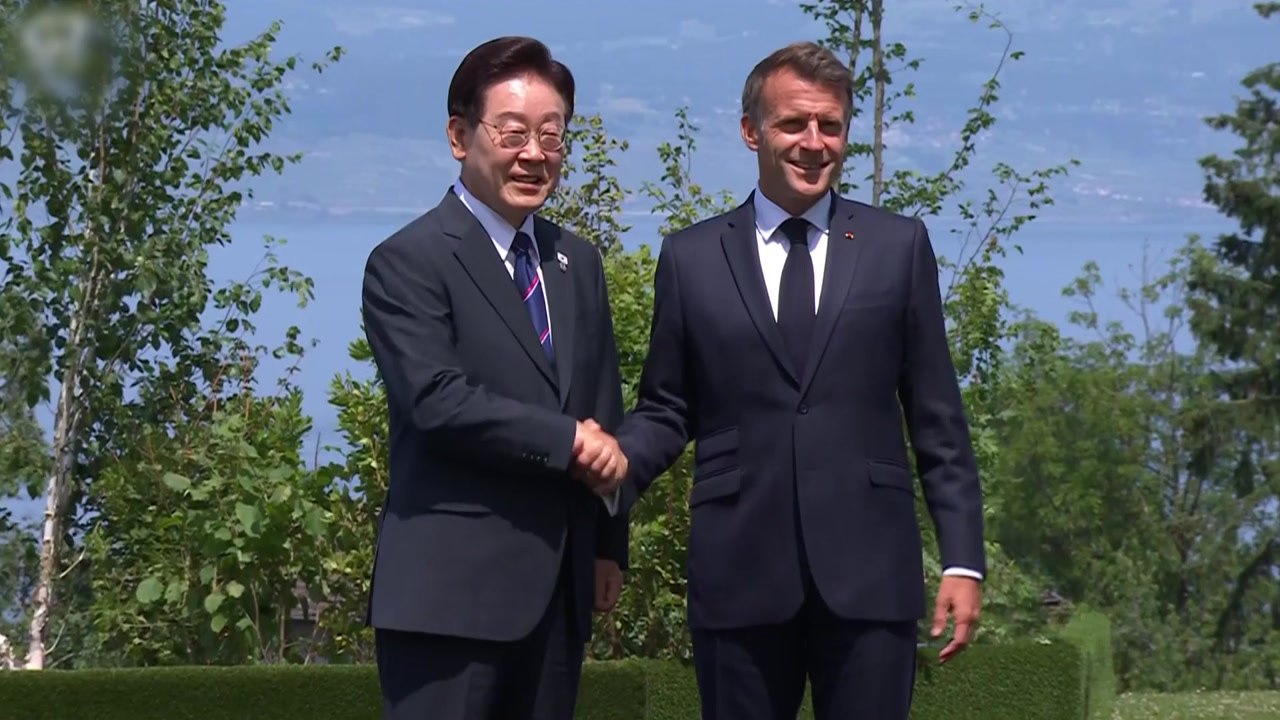 이 대통령, G7 정상회의 환영식 참석...트럼프와 대화 / YTN
