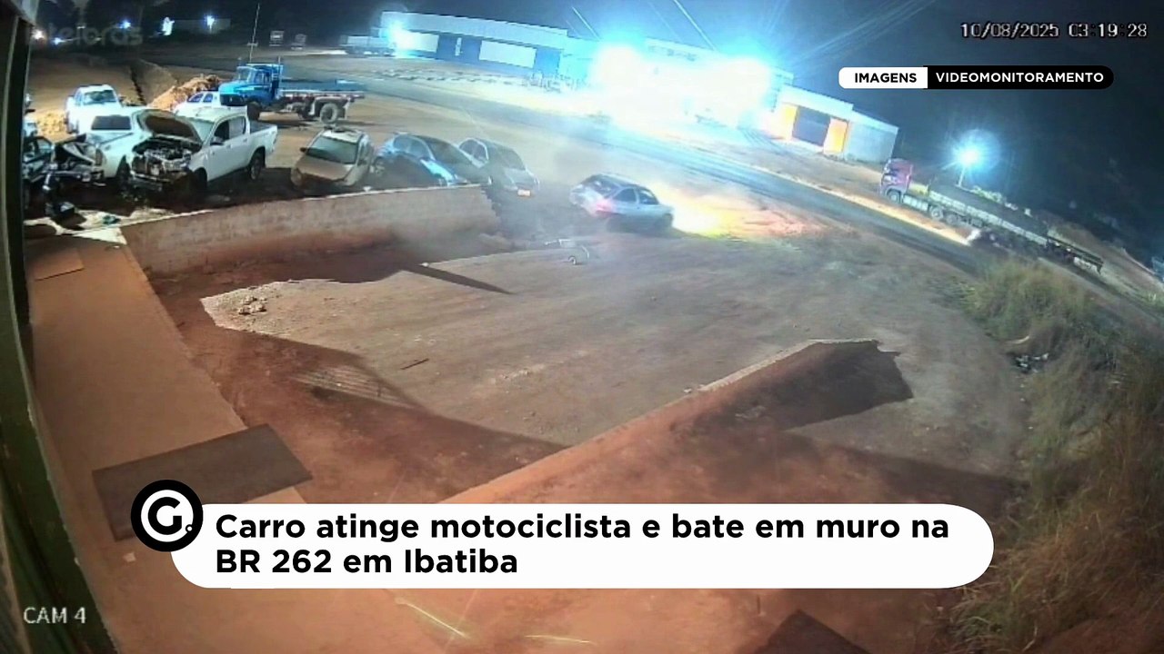 Carro atinge motociclista e bate em muro na BR 262 em Ibatiba