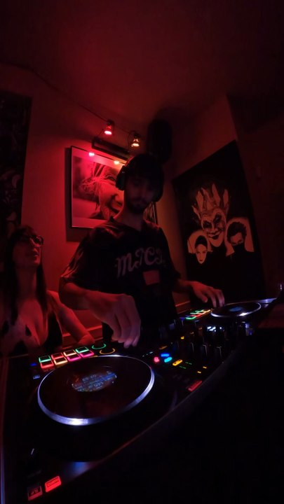 On a pas perdu beaucoup de temps avec @La_Vachette.wav 😅#dj#psytrance#techno#fyp#michi