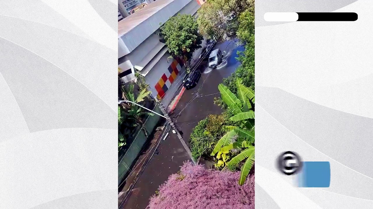 Rua da Praia da Costa volta a sofrer com alagamentos nesta quinta-feira (04) devido à obra em canal