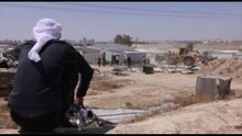 Israele, gli abitanti di un villaggio beduino demoliscono le loro case