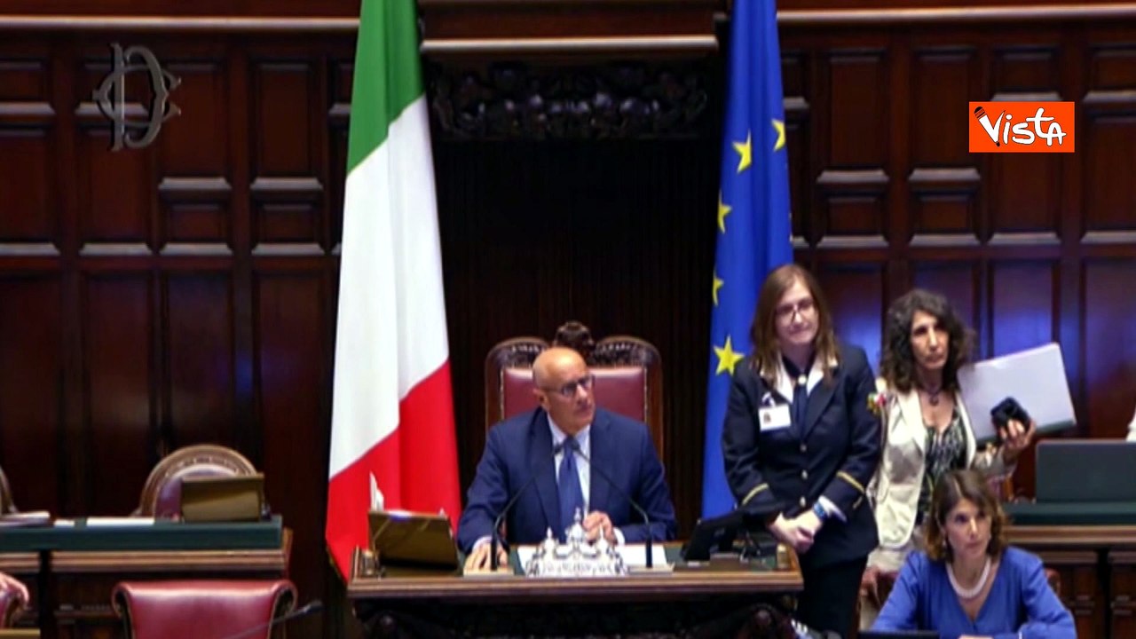 Rampelli a Soumahoro: Cerca l'inquadratura? Non siamo al cinema. Il siparietto in Aula
