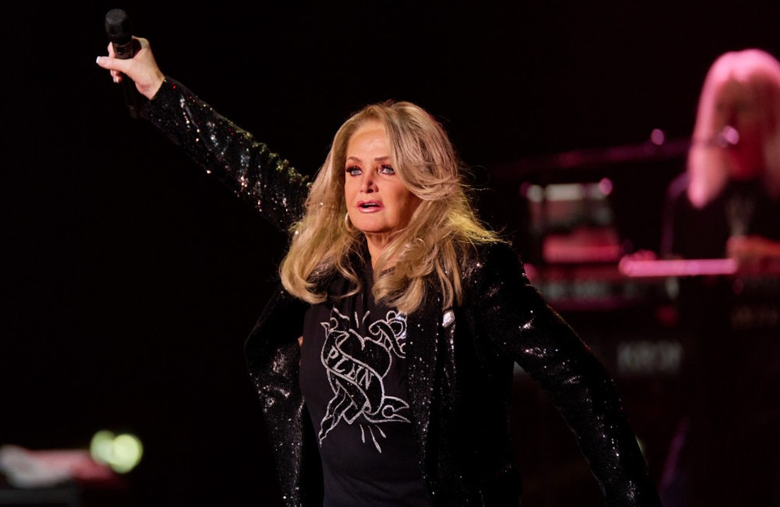 Bonnie Tyler n'est plus sous coma artificiel mais demeure dans un état grave