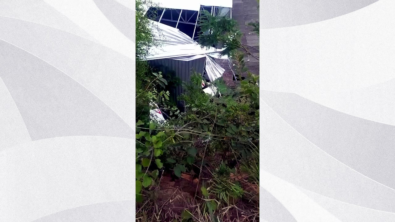 Avião de pequeno porte cai em Guarapari