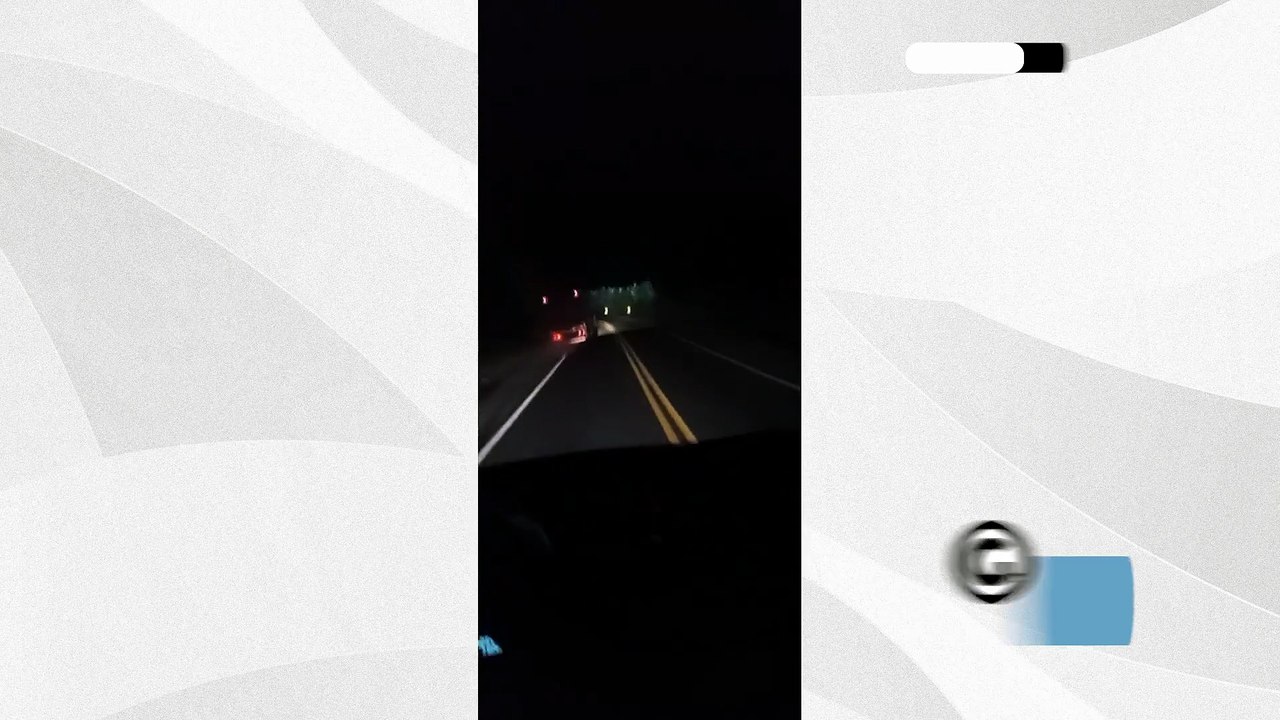 Vídeo mostra momento em que carreta tomba na BR 101 em Rio Novo do Sul
