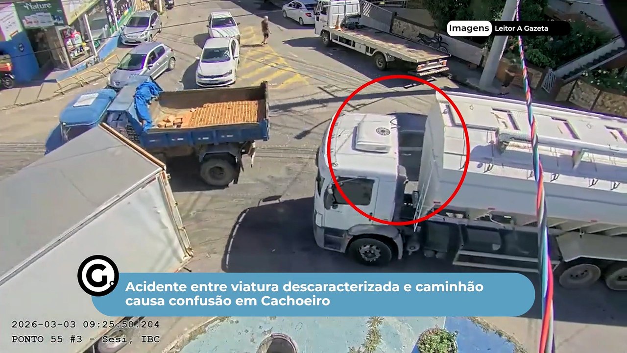 Acidente entre viatura descaracterizada e caminhão causa confusão em Cachoeiro