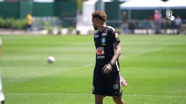 Neymar back on the grass as recovery steps up