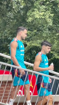 LAMINE SERIO, ERIC y PEDRI muy juntos y RODRI pensativo tras el empate