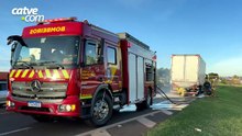 Caminhão pega fogo na BR-277 em Cascavel e motorista evita que incêndio se espalhe