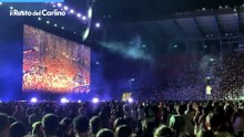 Tiziano Ferro a Bologna, Elettra Lamborghini sul palco per l'omaggio a Raffaella Carrà