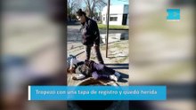 Tropezó con una tapa de registro y quedó herida