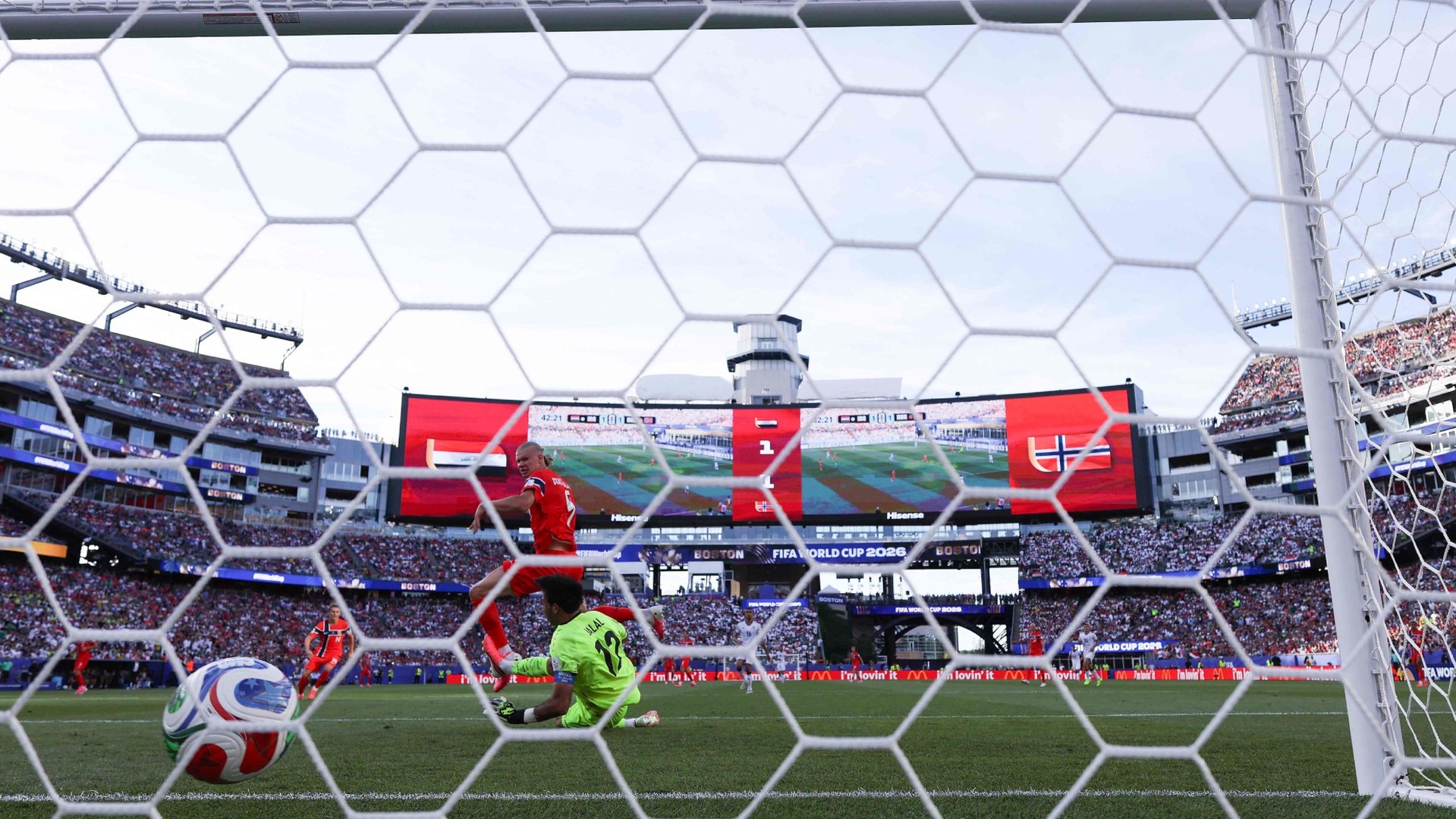 El segundo gol de Haaland, ¿error del meta de Irak o mérito del noruego por ir con fe a la presión?