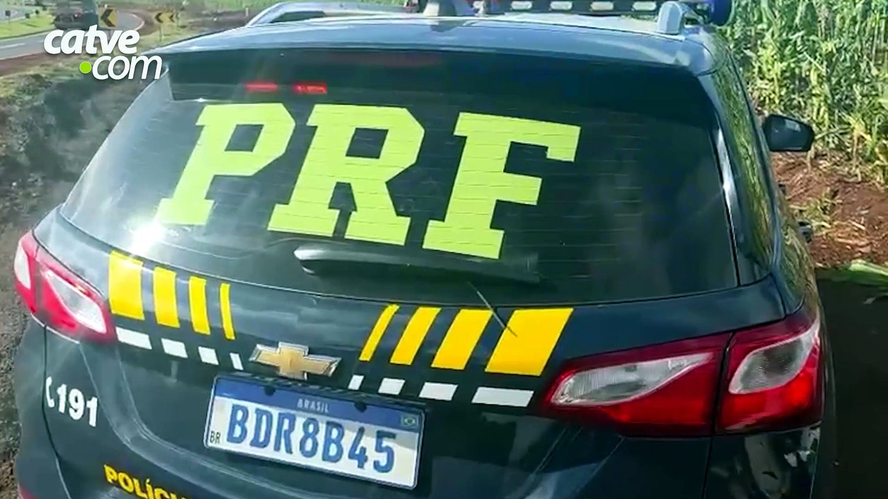 PRF apreende 625 quilos de maconha em veículo roubado após perseguição no Paraná