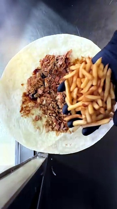 French Tacos Viande Kebab Sauce Barbecue & Frites & Sauce Gruyère. #BR3 #Tacos #Food #Foodies #Foodlover