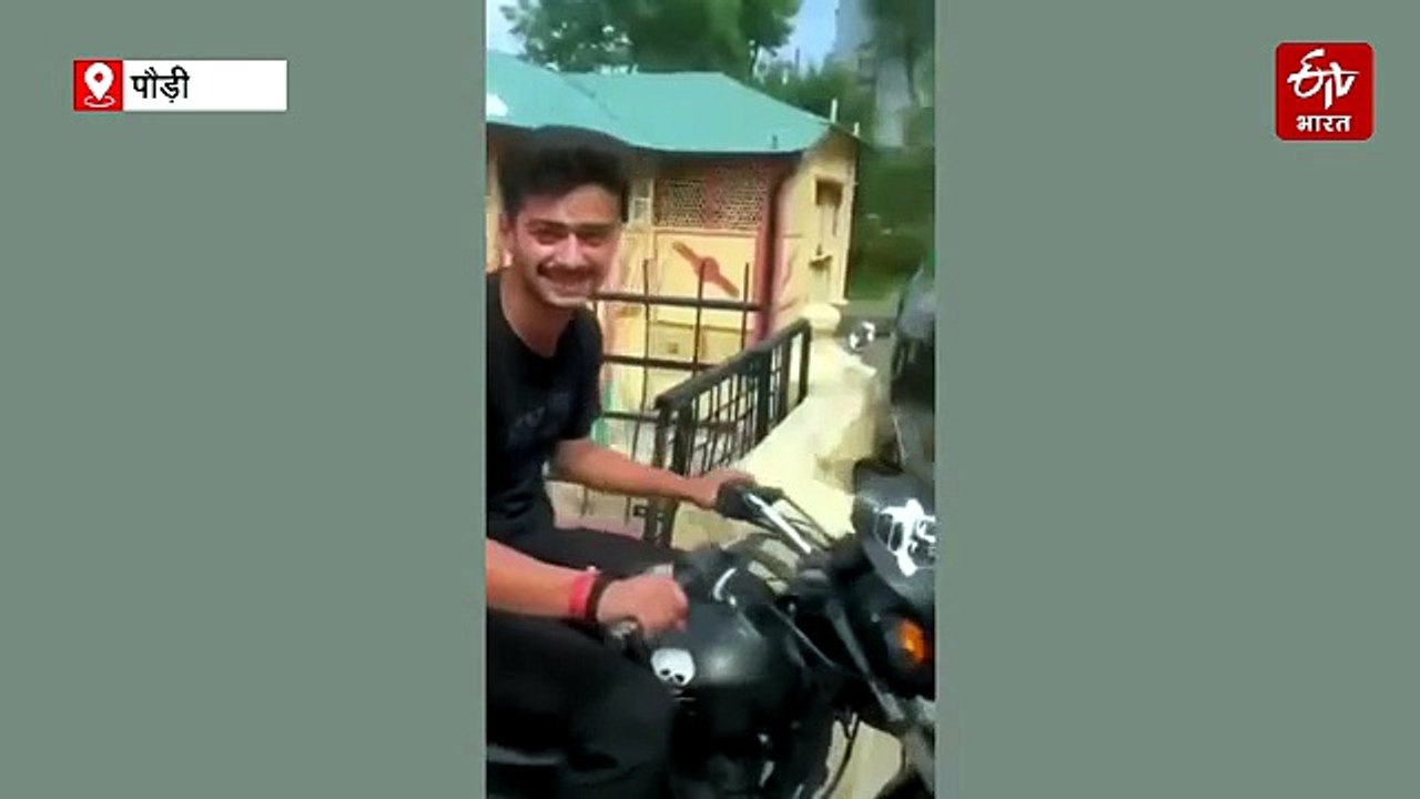 पौड़ी जिला अस्पताल में बाइकर का आतंक, CMS के कमरे में दौड़ा दी बाइक, स्टंट से मचा हड़कंप