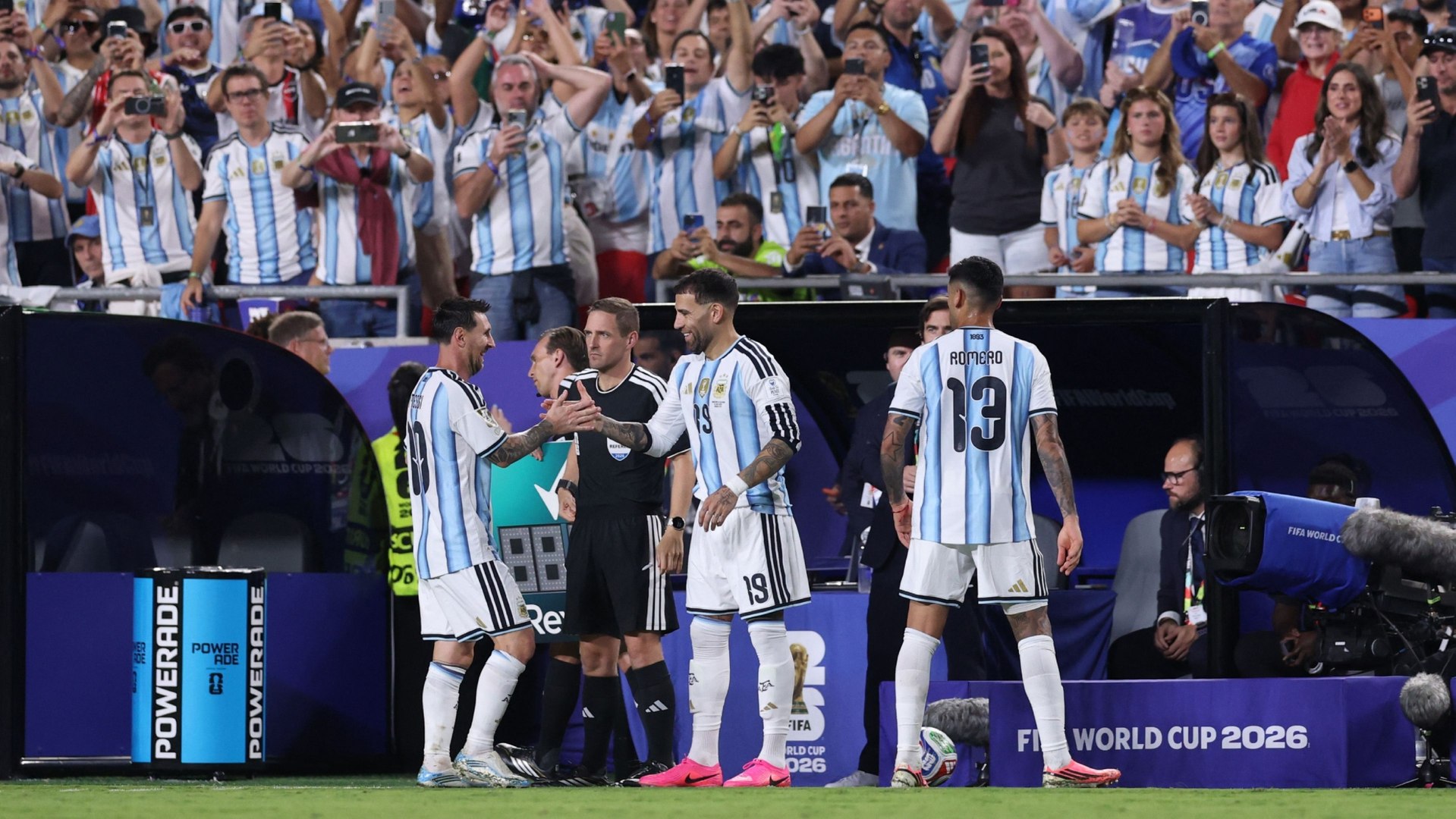 Y Kansas se puso en pie para despedir al astro argentino
