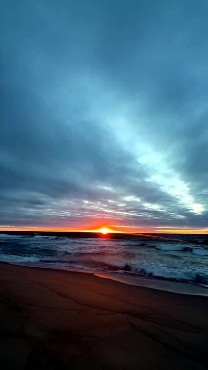Good afternoon🌞 It was so windy this morning! Sunrise