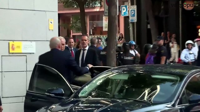 Gritos de ¡sinvergüenza! y ¡chorizo! a Zapatero a su llegada a la Audiencia Nacional