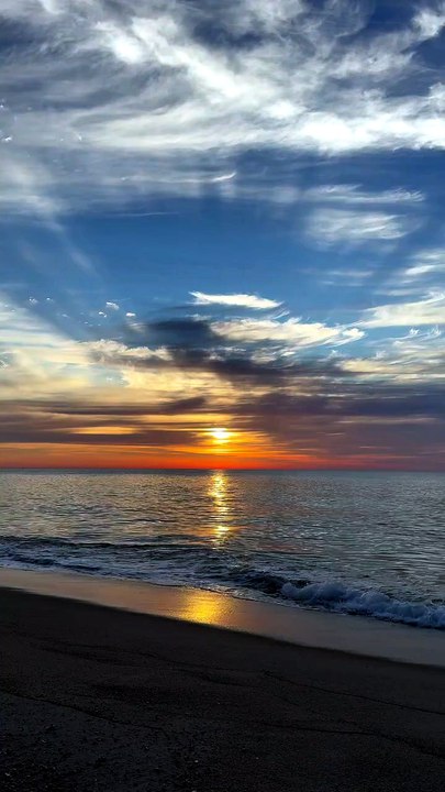 Wishing you all a peaceful evening✨✨✨ This was yesterday’s sunrise🌅