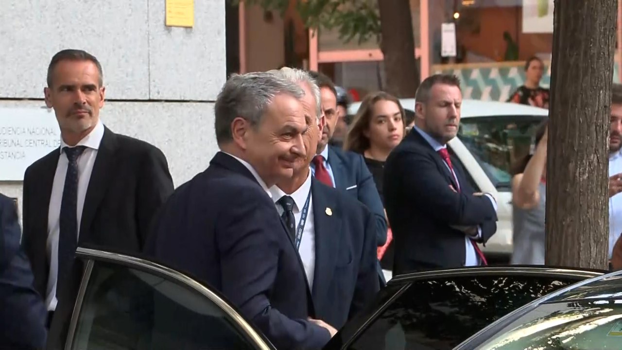 Zapatero llega a la Audiencia Nacional entre gritos de "¡chorizo!" y "¡sinvergüenza!"