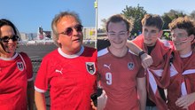 Österreichische Fußballfans vor dem 1. WM-Spiel