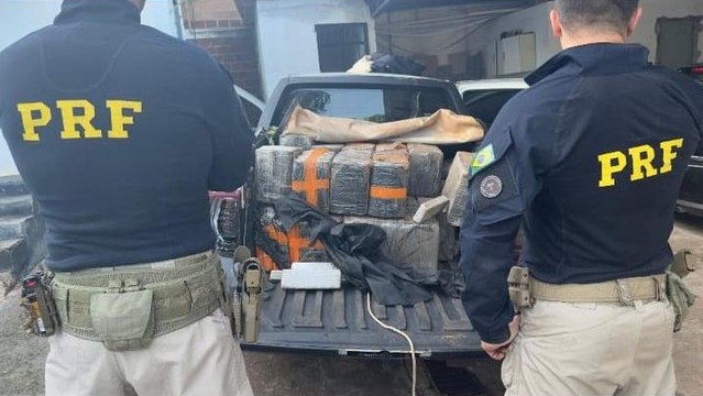 PRF apreende 625 quilos de maconha em veículo roubado após perseguição em Engenheiro Beltrão