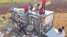 Mardin’de Kızılay’ın aracı devrildi: 1’i doktor 4 yaralı