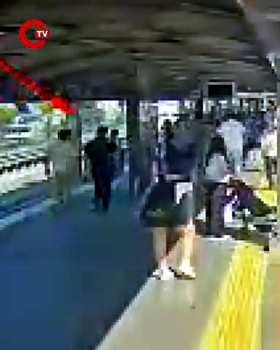 Beylikdüzü'nde metrobüsteki 'yan baktın' cinayetine ilişkin yeni görüntüler ortaya çıktı