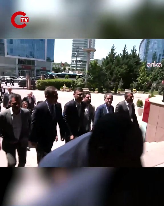 CHP'de Olağanüstü Kurultay'ın toplanması talebiyle delegelerin topladığı imzalar, CHP Genel Merkezi'ne teslim edildi