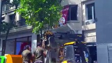 Şişli'de reklam panosu için kesilen ağacın yerine tepkiler üzerine yenisi dikildi