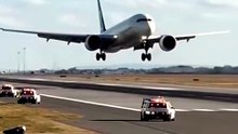 “Daytime Runway Impact   Hard Landing Under Full Emergency Watch” #EmergencyLanding #RunwayChaos #AirportResponse #HardLanding #AviationFootage
