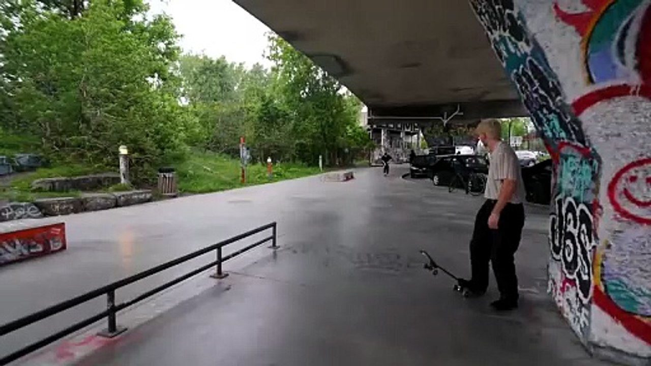 xQc rail grind