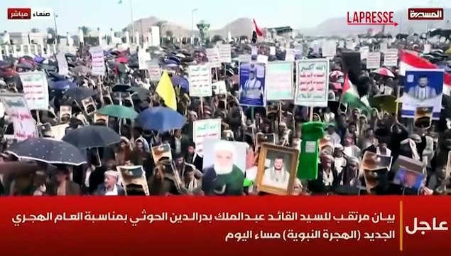 Yemen, decine di migliaia di persone in piazza per palestinesi, iraniani e libanesi: fucili e slogan anti-Israele
