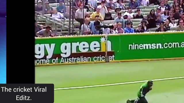 |Wasim Akram bowling vs Adam Gilchrist batting|