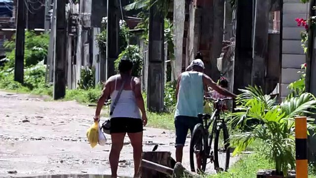 Moradores de Volta Alegre, Recife sofrem há duas décadas com água empoçada e buracos: O drama de cadeirantes não atendidos pela Prefeitura