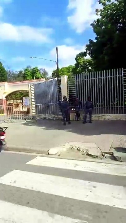 Contingente policial en la UASD