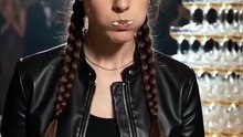 The true heir is the queen of boxing.