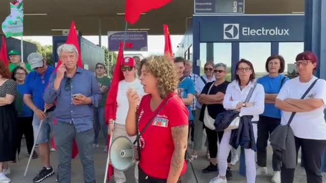 Electrolux, sciopero lavoratori a Susegana: solidarietà degli operai della Zoppas di Vittorio Veneto