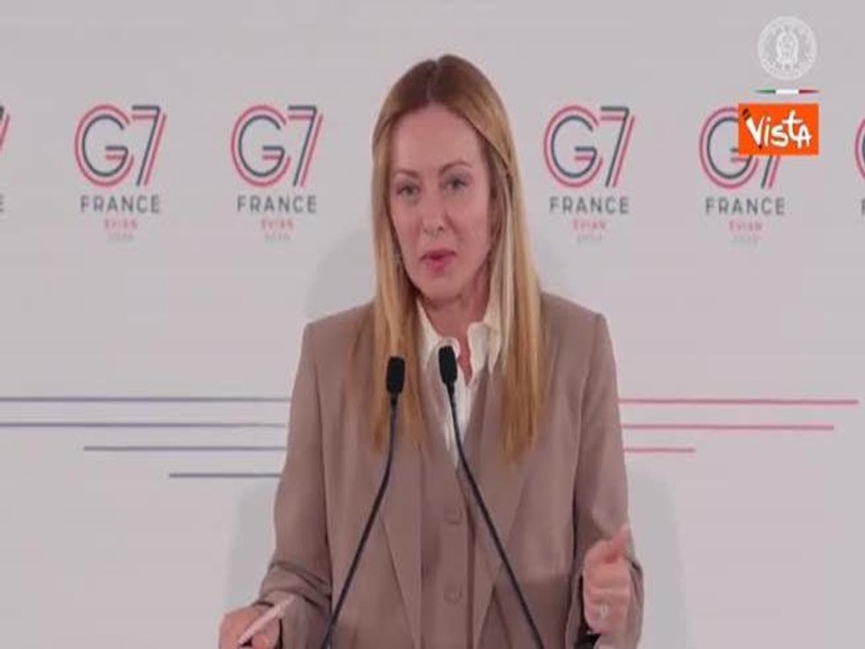 Meloni scherza con i cronisti al G7: Ho smesso di fumare, non ve ne siete accorti e avete "bucato"