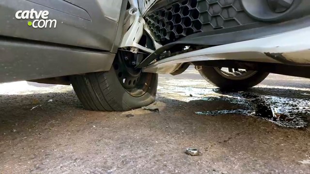 Batida no Centro de Cascavel envolve três carros e mobiliza a Polícia Militar