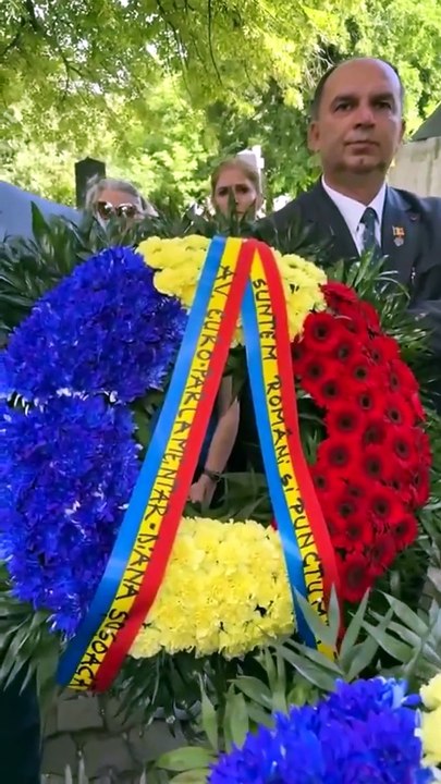 Astăzi toți parlamentarii Partidului S.O.S. România și Președinții Organizațiilor Județene l-am comemorat pe Mihai Eminescu, poetul, jurnalistul și omul politic naționalist, părintele naționalismului modern românesc!