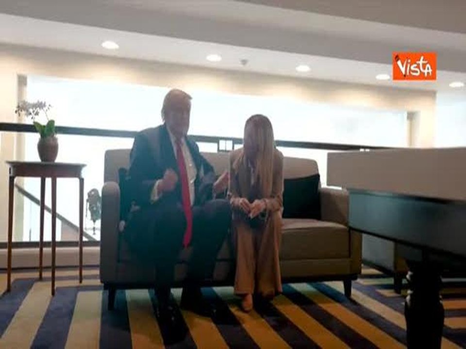 Meloni incontra Trump al G7 di Evian. Le immagini del bilaterale e la stretta di mano tra i due