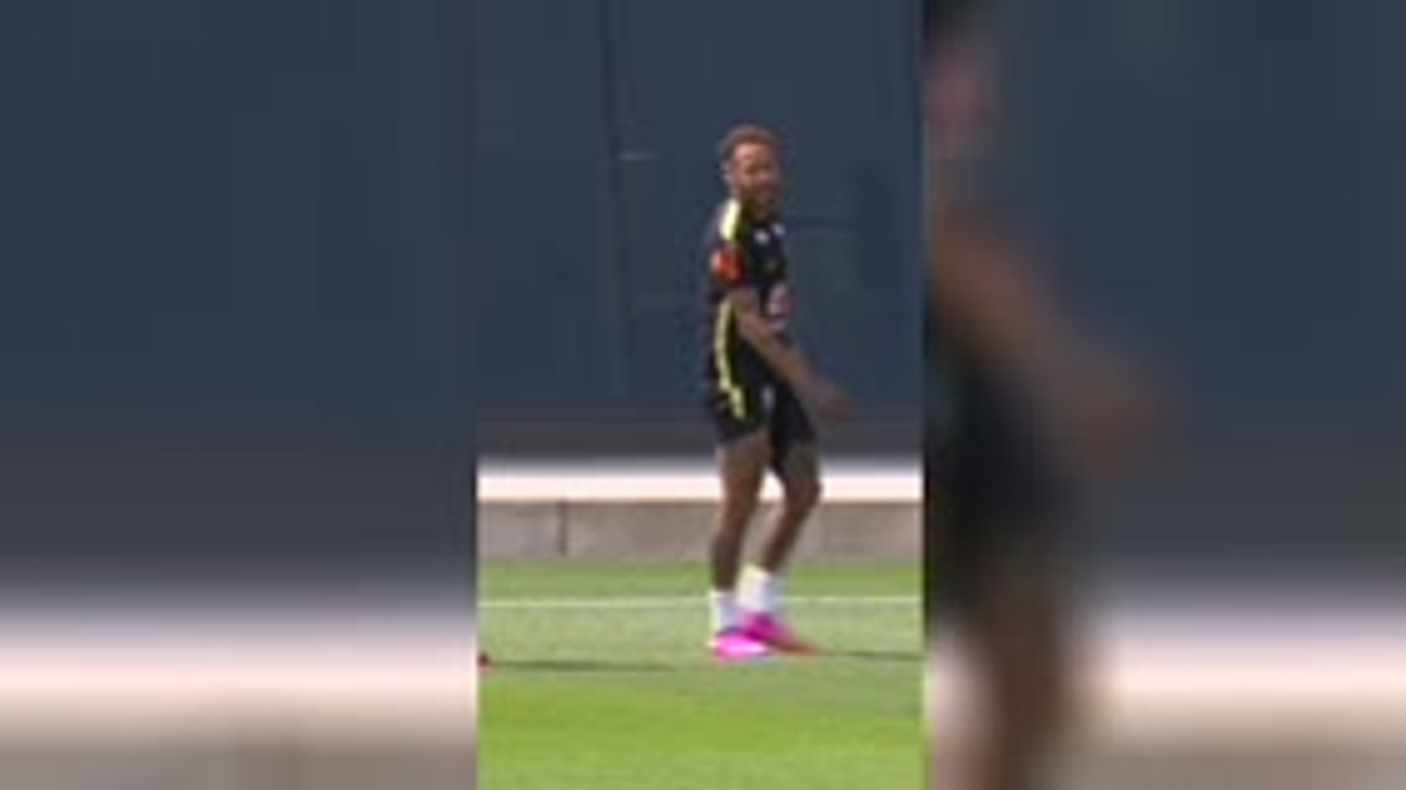 Brésil - Une haie d'honneur et des sprints : la journée de Neymar à l'entraînement