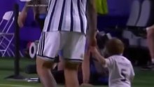 El tierno tropezón de Lautaro Paredes que se volvió viral tras la goleada de Argentina