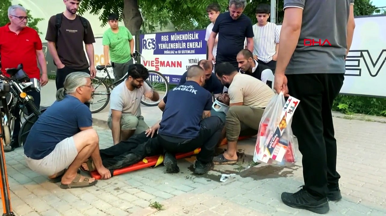 Motosikletle hafif ticari aracın çarpıştığı kaza kamerada: 1 yaralı