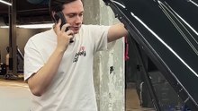 На какой машине ездите на работу.